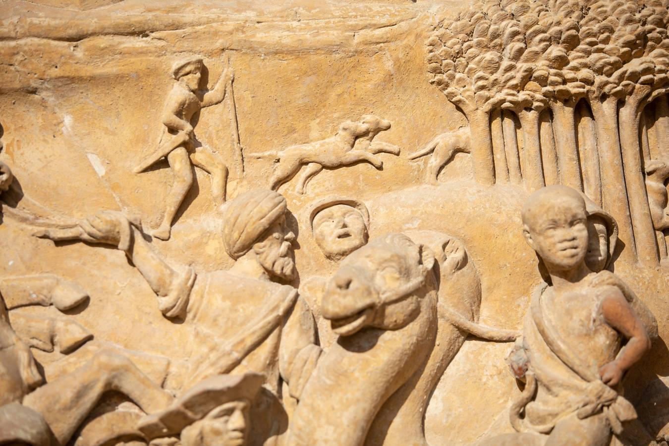 Así se cuidan las puertas de la Catedral de Sevilla