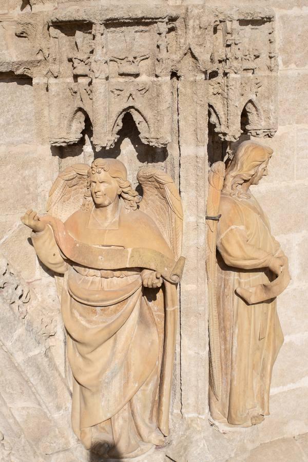 Así se cuidan las puertas de la Catedral de Sevilla