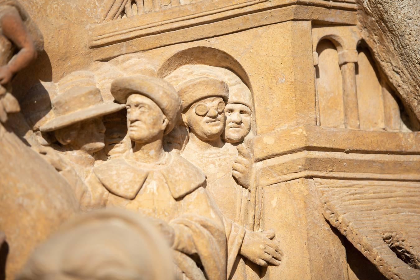 Así se cuidan las puertas de la Catedral de Sevilla