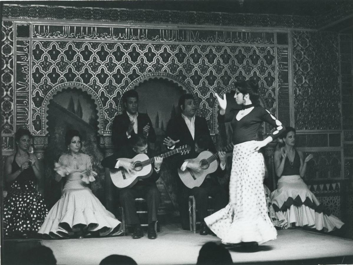 4. Madrid, Mayo de 1977. Cuadro flamenco actuando en el tablao Torres Bermejas