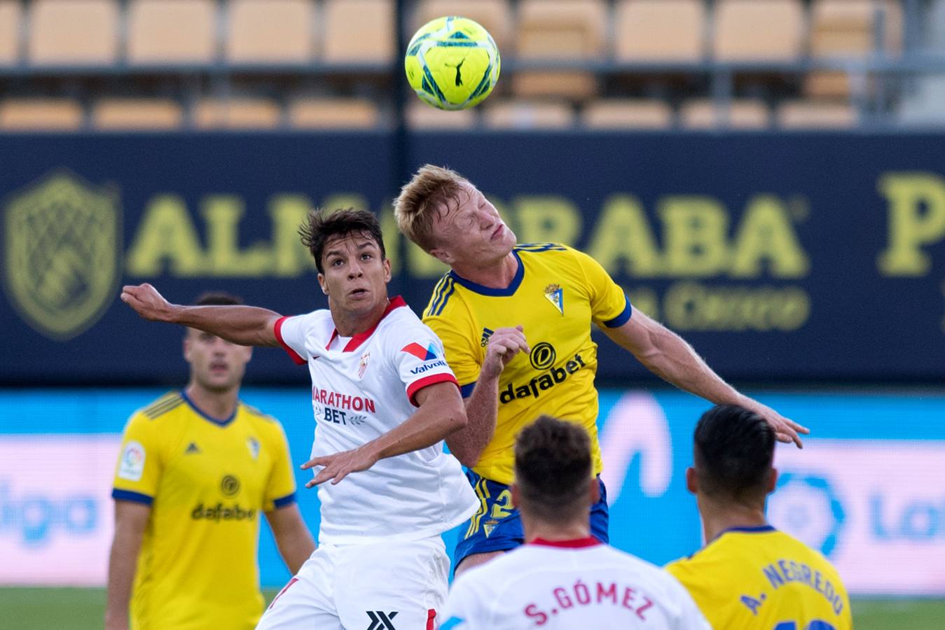 Las mejores imágenes del partido entre el Cádiz C.F. y el Sevilla F.C.