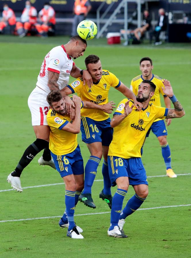 Las mejores imágenes del partido entre el Cádiz C.F. y el Sevilla F.C.