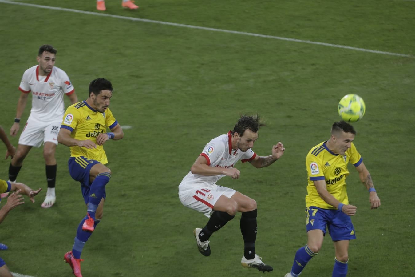 FOTOS: El partido Cádiz CF-Sevilla, en imágenes