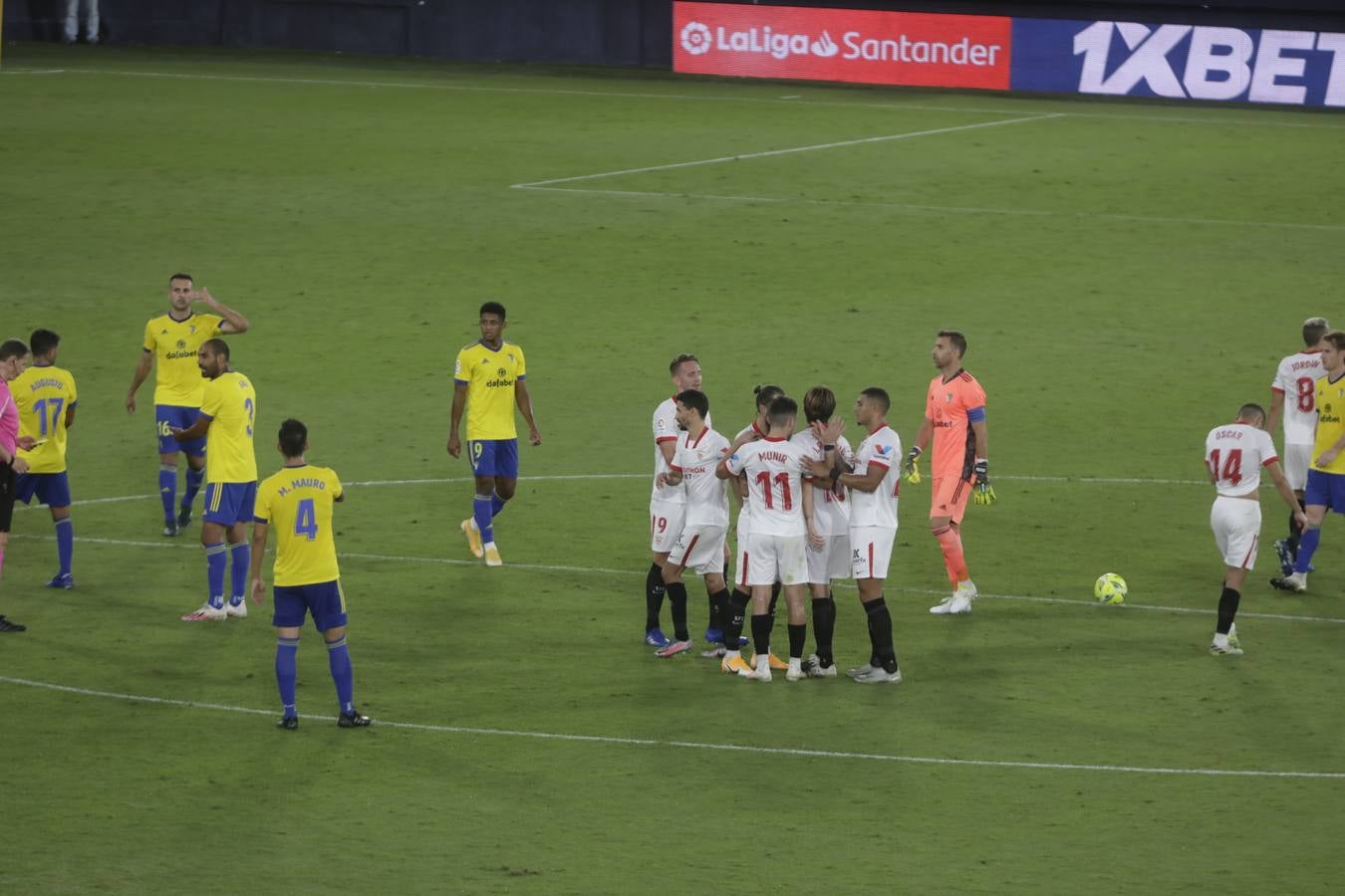 FOTOS: El partido Cádiz CF-Sevilla, en imágenes