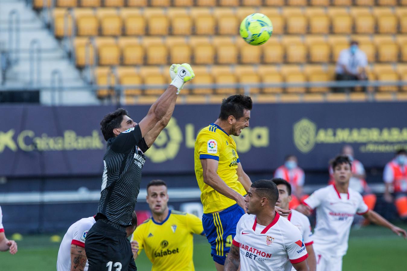 FOTOS: El partido Cádiz CF-Sevilla, en imágenes