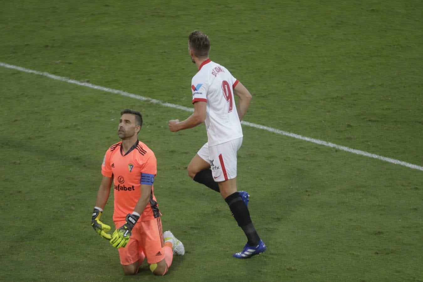 FOTOS: El partido Cádiz CF-Sevilla, en imágenes