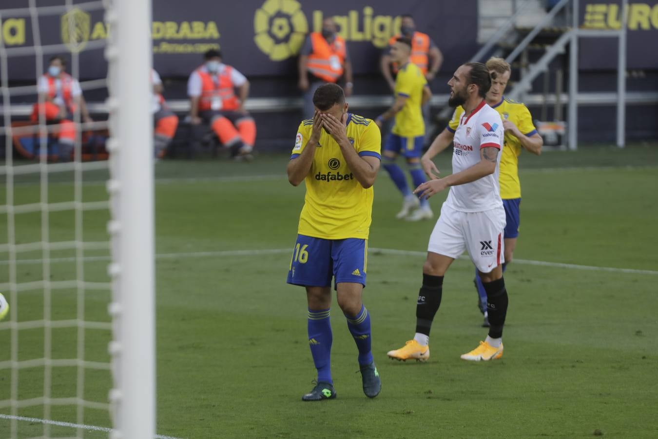 FOTOS: El partido Cádiz CF-Sevilla, en imágenes