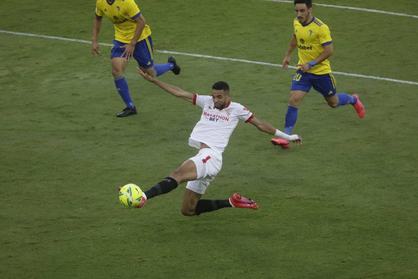 FOTOS: El partido Cádiz CF-Sevilla, en imágenes