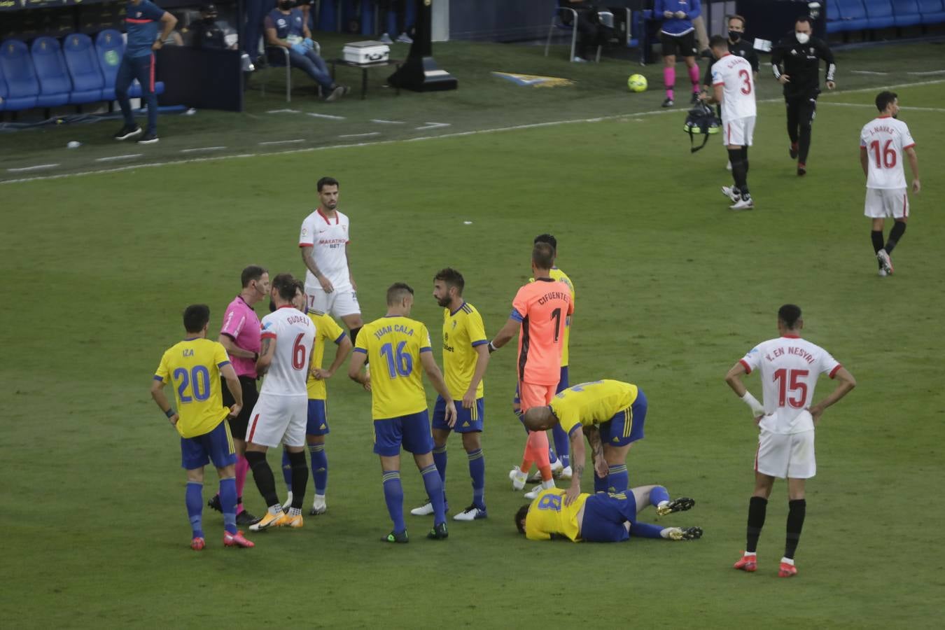 FOTOS: El partido Cádiz CF-Sevilla, en imágenes