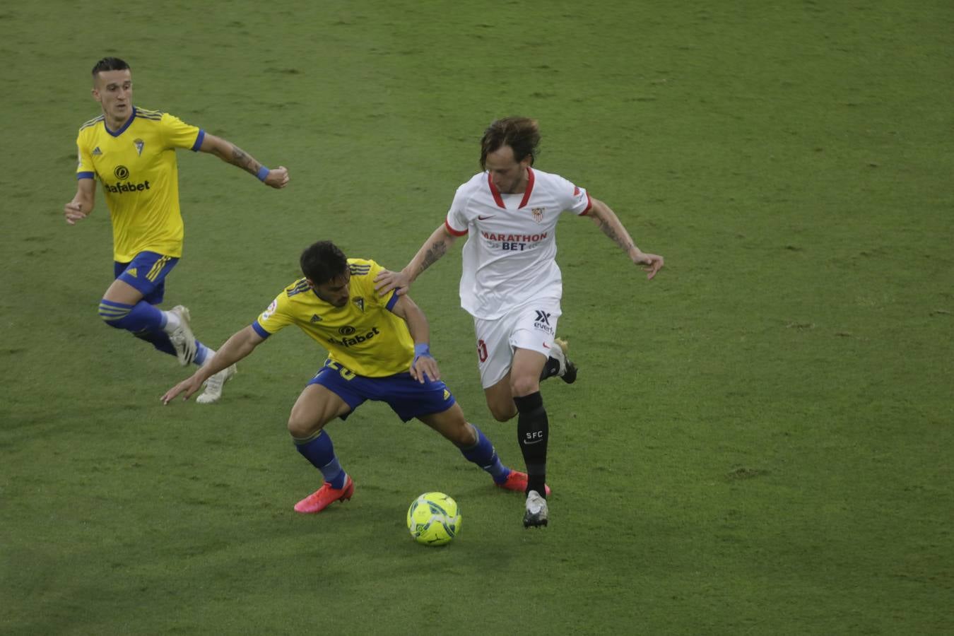 FOTOS: El partido Cádiz CF-Sevilla, en imágenes