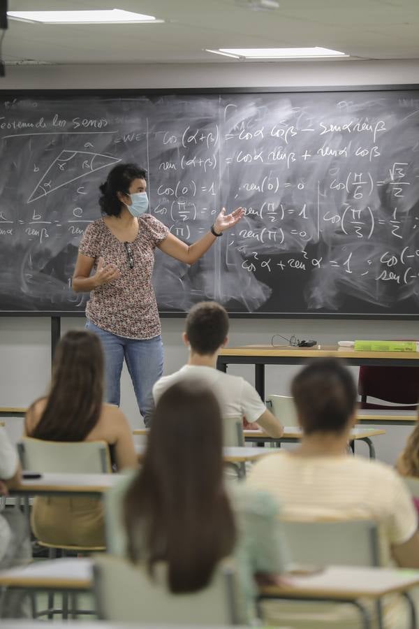 Inicio del curso de la Escuela Superior de Ingeniería de Sevilla, en imágenes