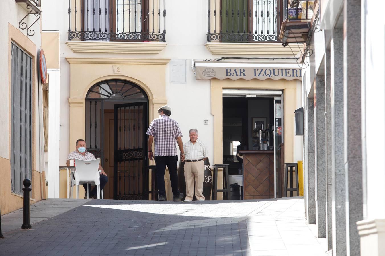 El día a día en Almodóvar del Río y su escalada de contagios, en imágenes