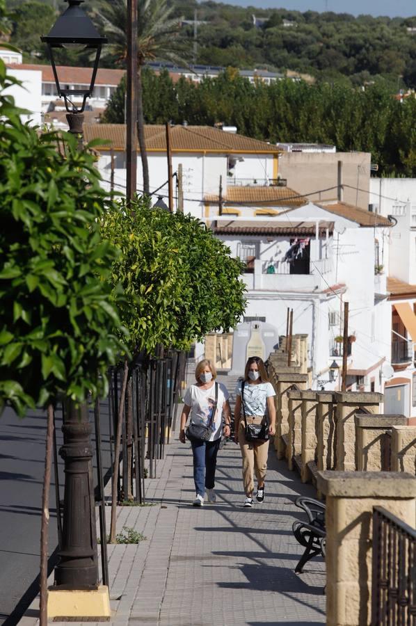 El día a día en Almodóvar del Río y su escalada de contagios, en imágenes