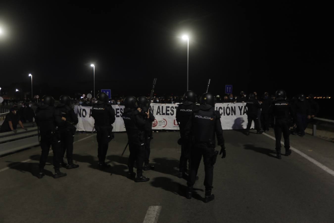 Segundo día de barricadas de la huelga de Alestis