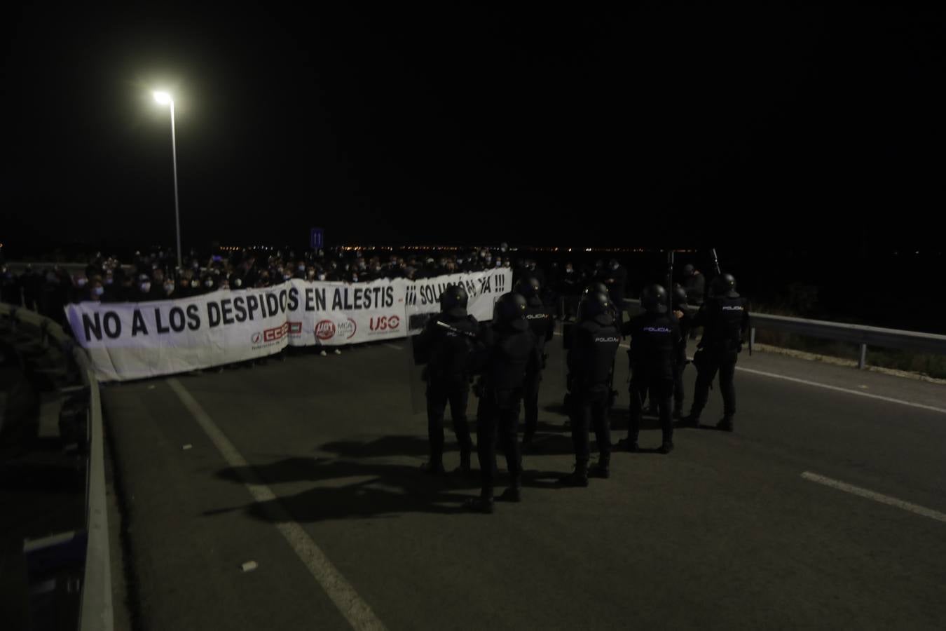 Segundo día de barricadas de la huelga de Alestis