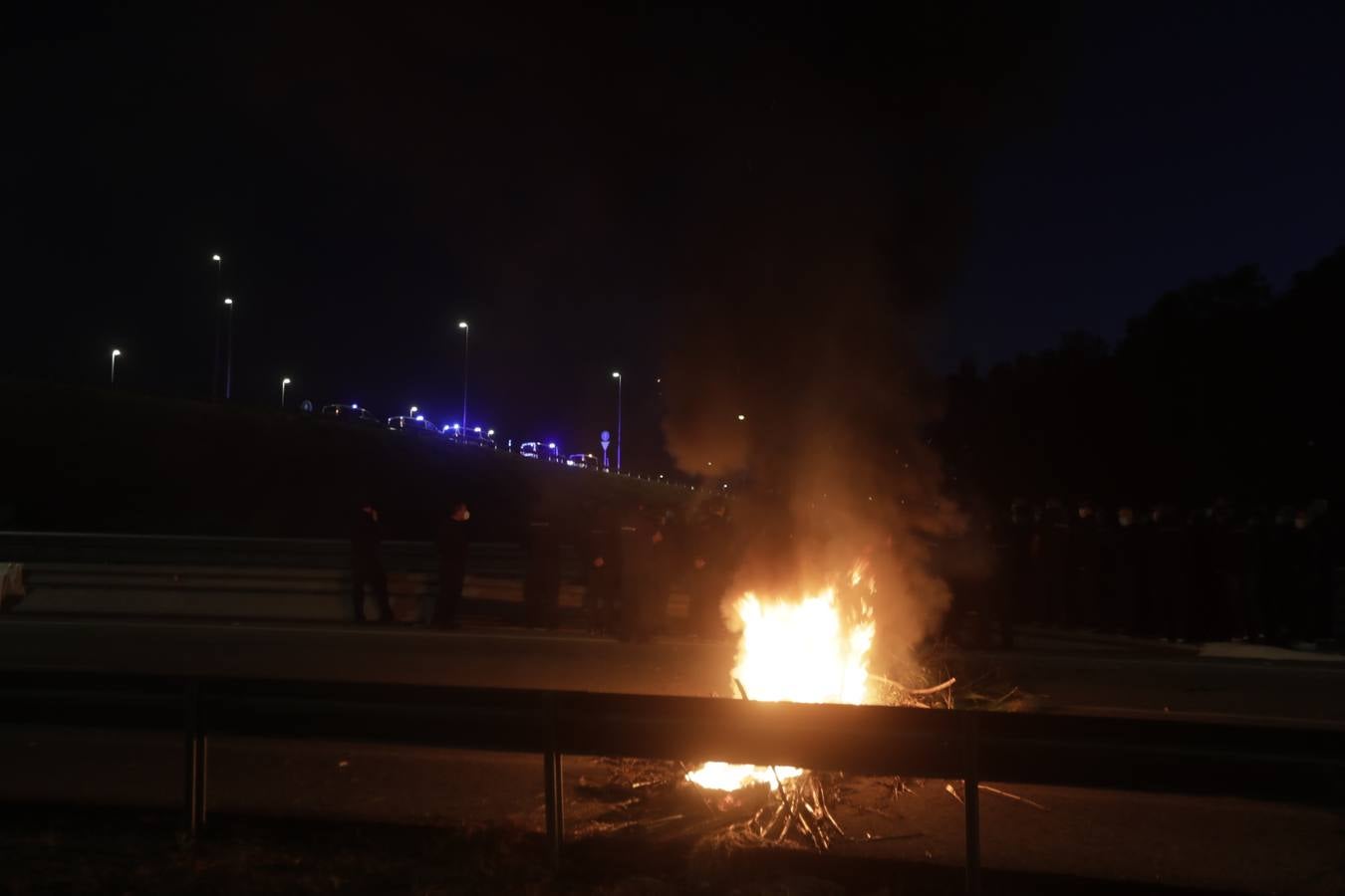 Segundo día de barricadas de la huelga de Alestis