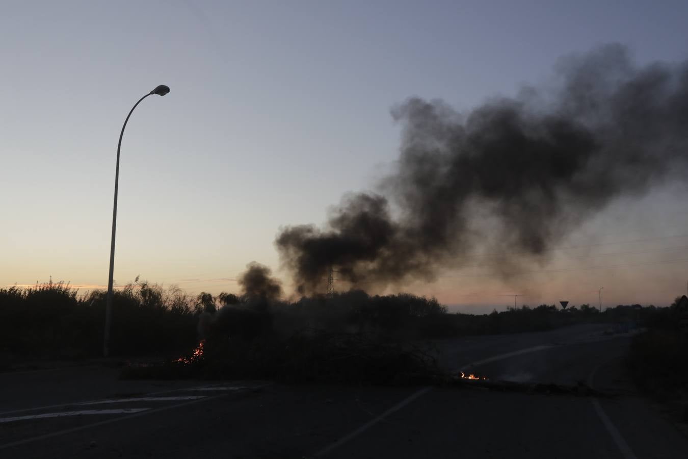 Segundo día de barricadas de la huelga de Alestis