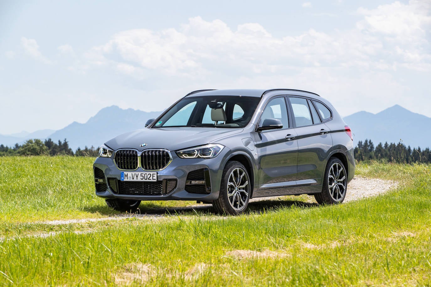 Nuevos BMW X1 y X2 híbridos enchufables: hasta 57 kilómetros de autonomía eléctrica