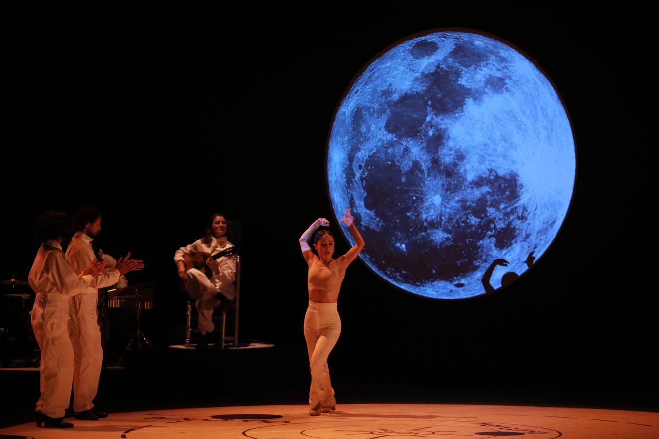 Olga Pericet baila «Un cuerpo infinito» en la Bienal de Flamenco de Sevilla