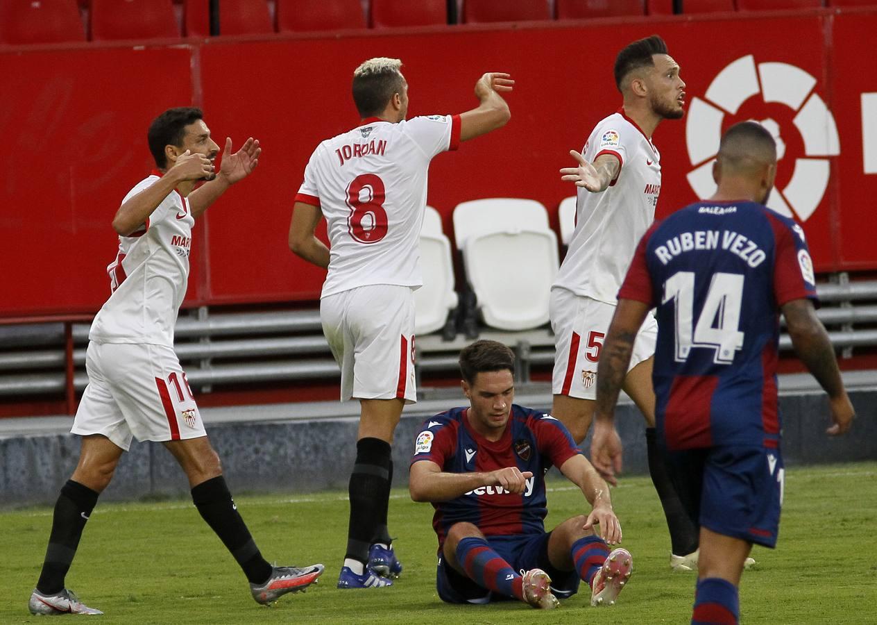 Las mejores imágenes del encuentro entre el Sevilla F.C. y el Levante U.D.