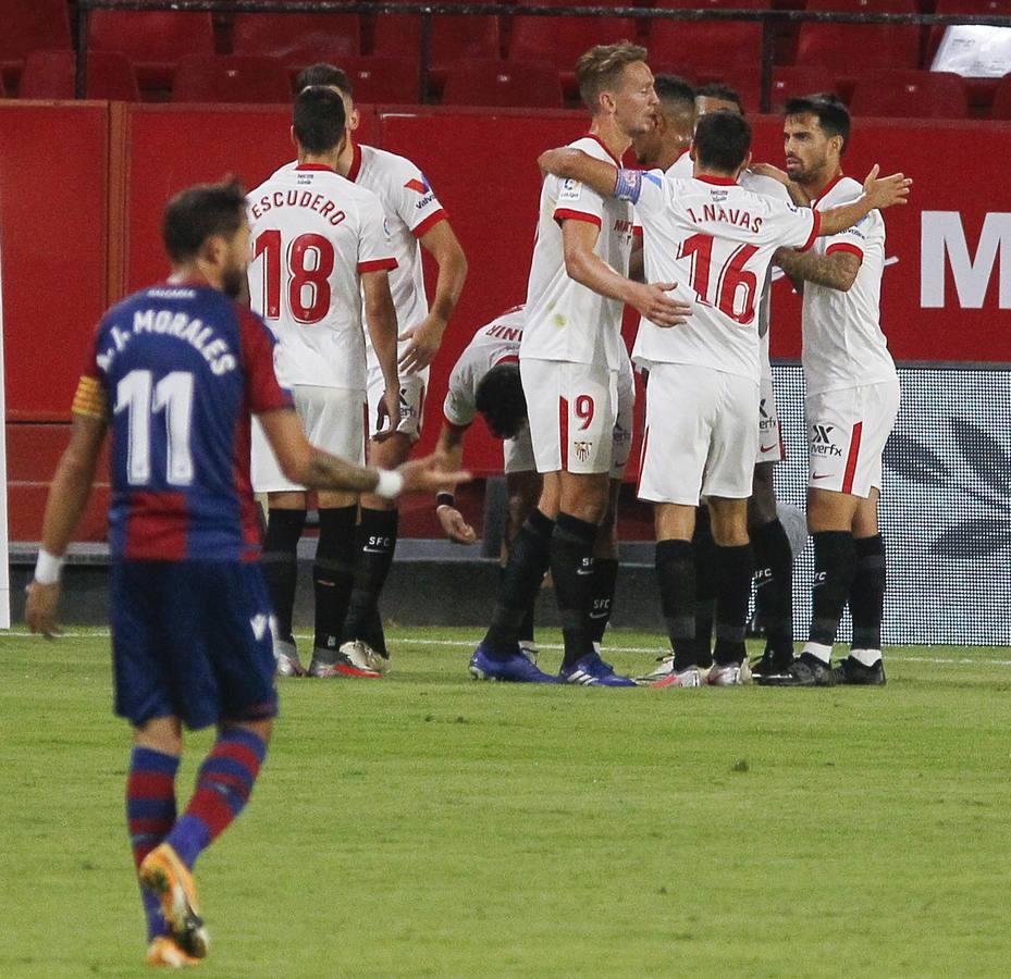 Las mejores imágenes del encuentro entre el Sevilla F.C. y el Levante U.D.