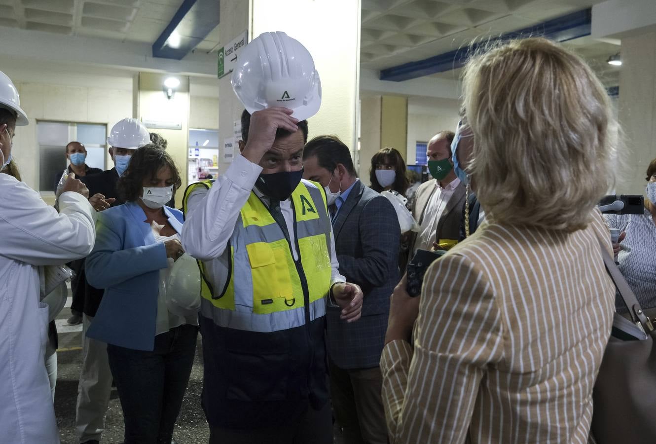 Fotos: la visita de Juanma Moreno al hospital Puerta del Mar de Cádiz