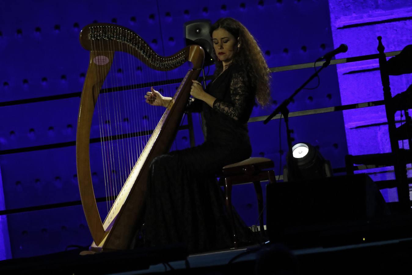 Ana Crismán saca los «Soníos del Arpa Negra» en la Bienal de Flamenco