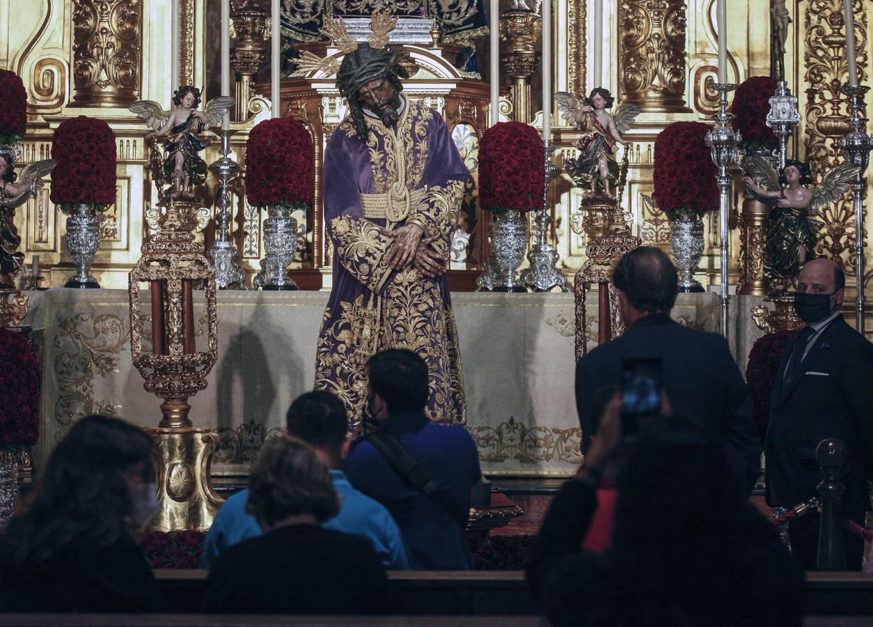 Besamanos del Gran Poder: El Señor recibe a los sevillanos en su Basílica