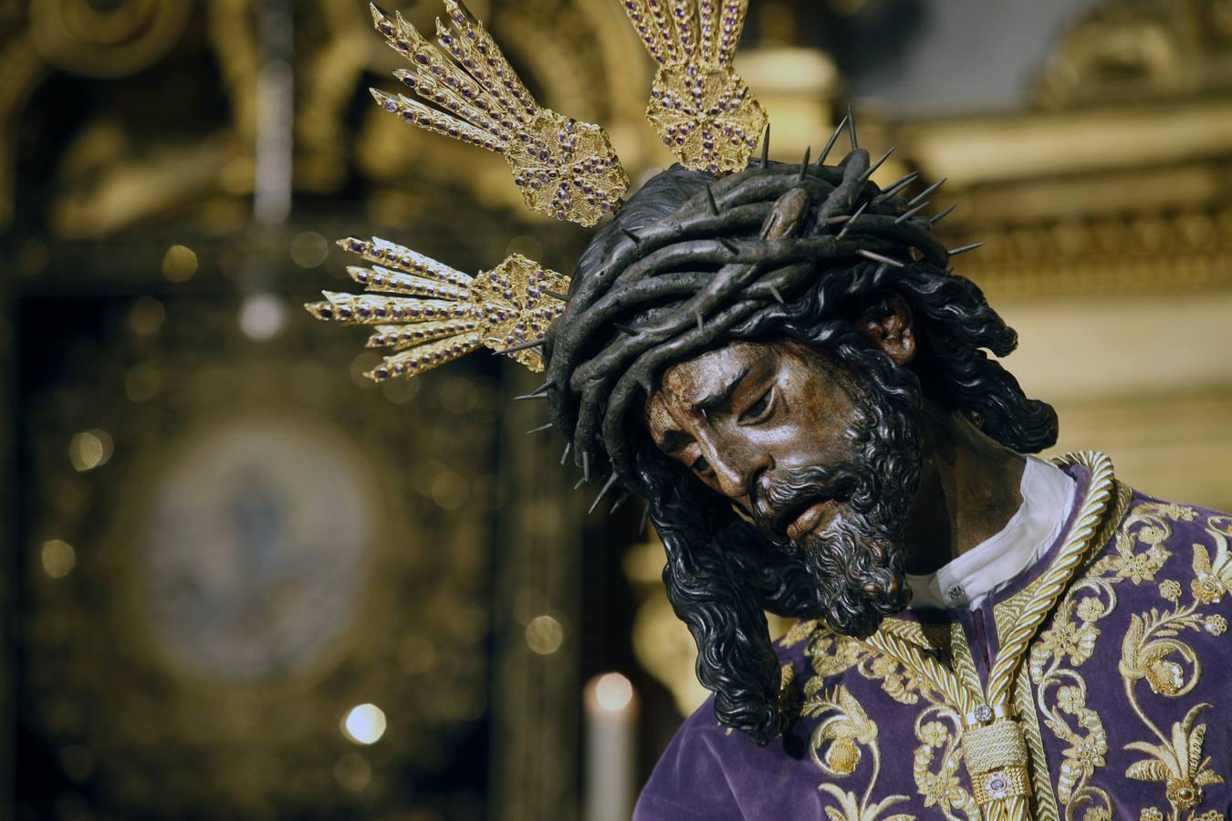 Besamanos del Gran Poder: El Señor recibe a los sevillanos en su Basílica