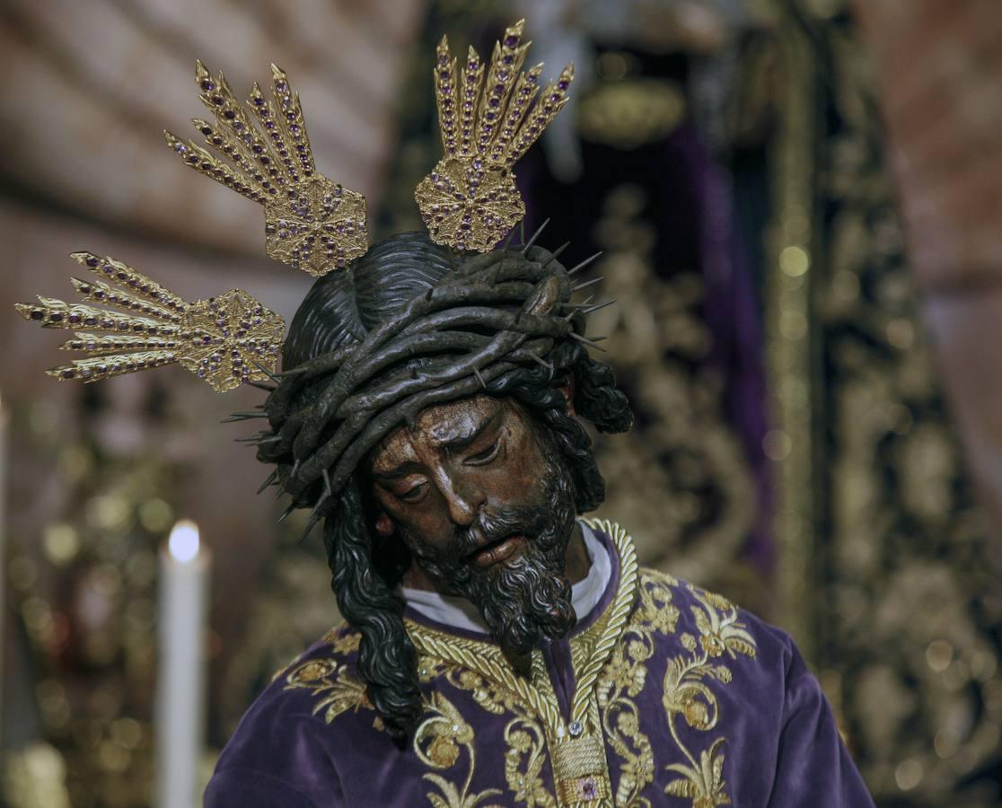 Besamanos del Gran Poder: El Señor recibe a los sevillanos en su Basílica