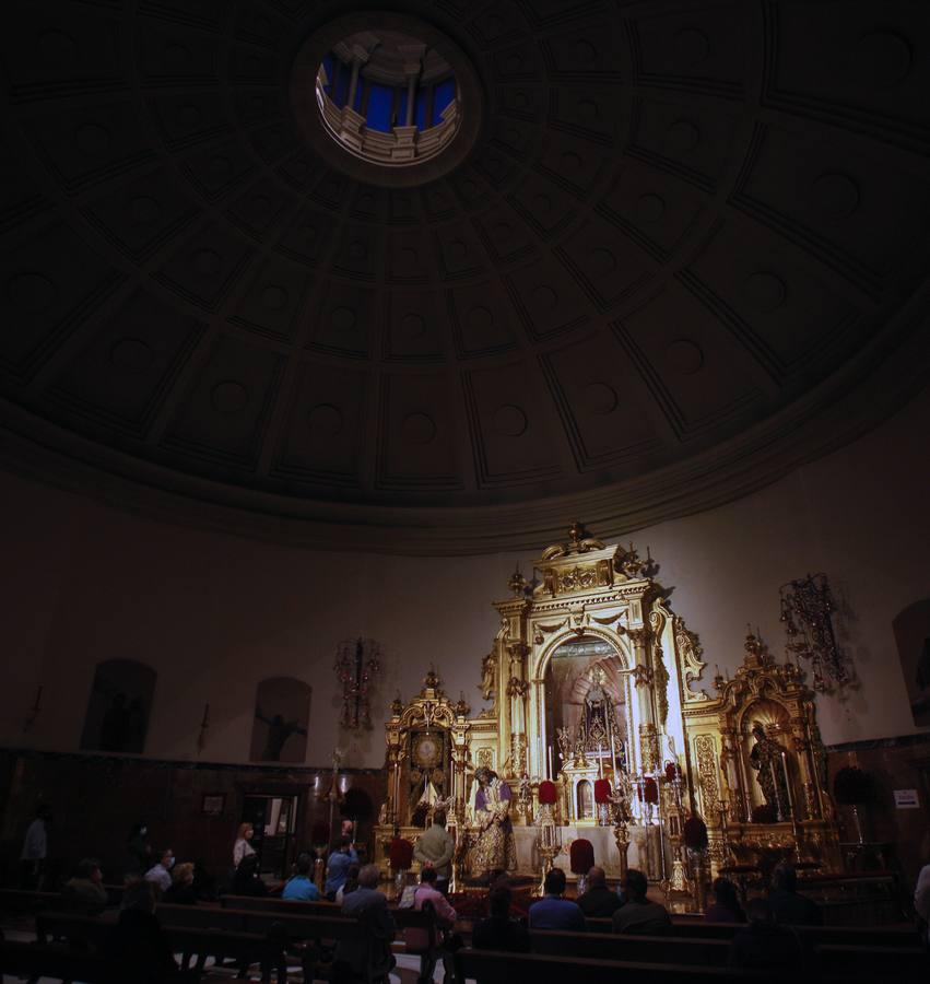 Besamanos del Gran Poder: El Señor recibe a los sevillanos en su Basílica