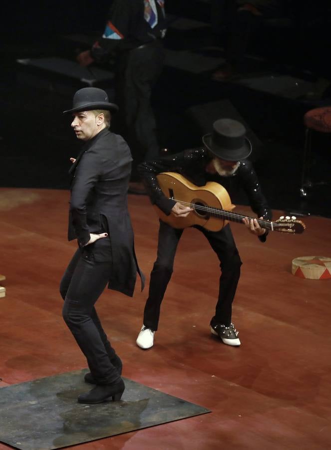 Israel Galván &amp;amp; Le Cirque Romanés presentan «Gatomaquia» en la Bienal