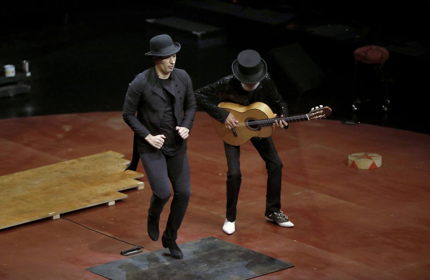 Israel Galván &amp;amp; Le Cirque Romanés presentan «Gatomaquia» en la Bienal