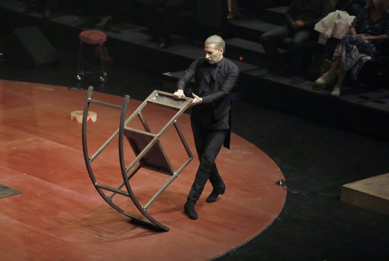 Israel Galván &amp;amp; Le Cirque Romanés presentan «Gatomaquia» en la Bienal