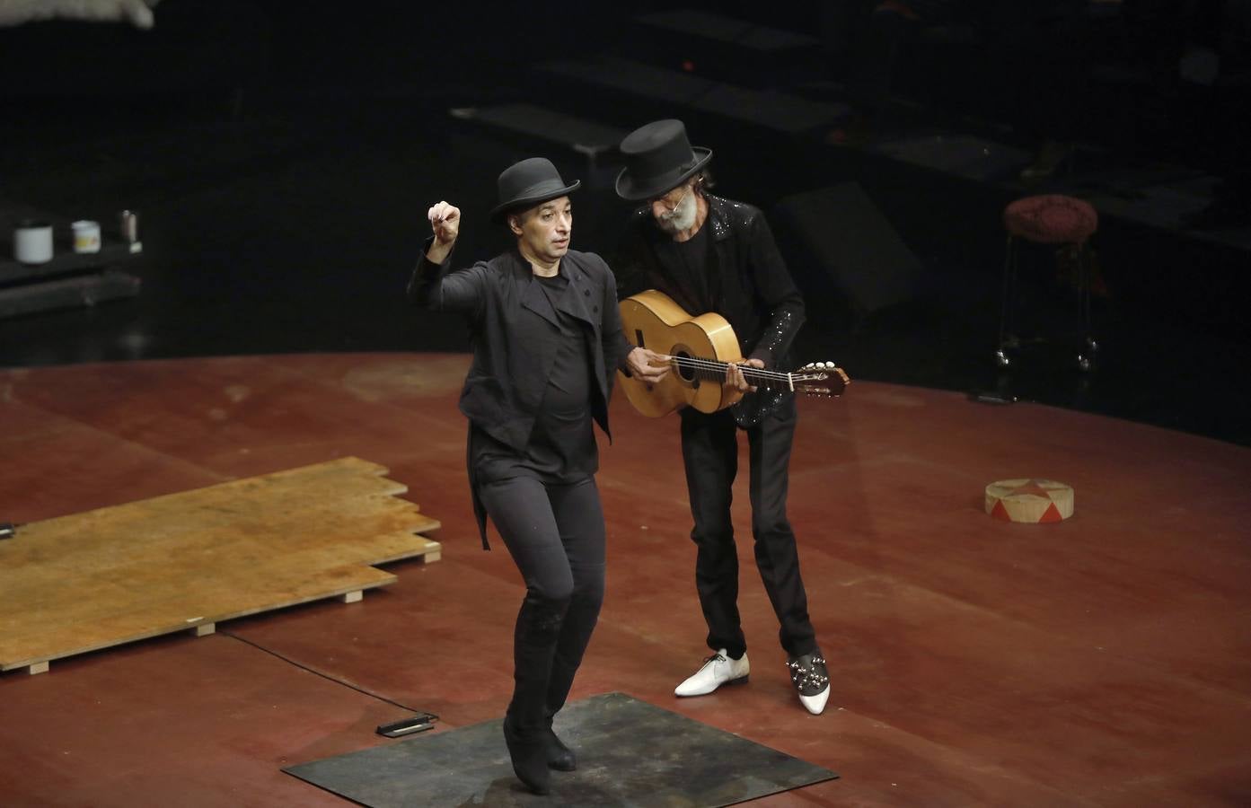 Israel Galván &amp;amp; Le Cirque Romanés presentan «Gatomaquia» en la Bienal