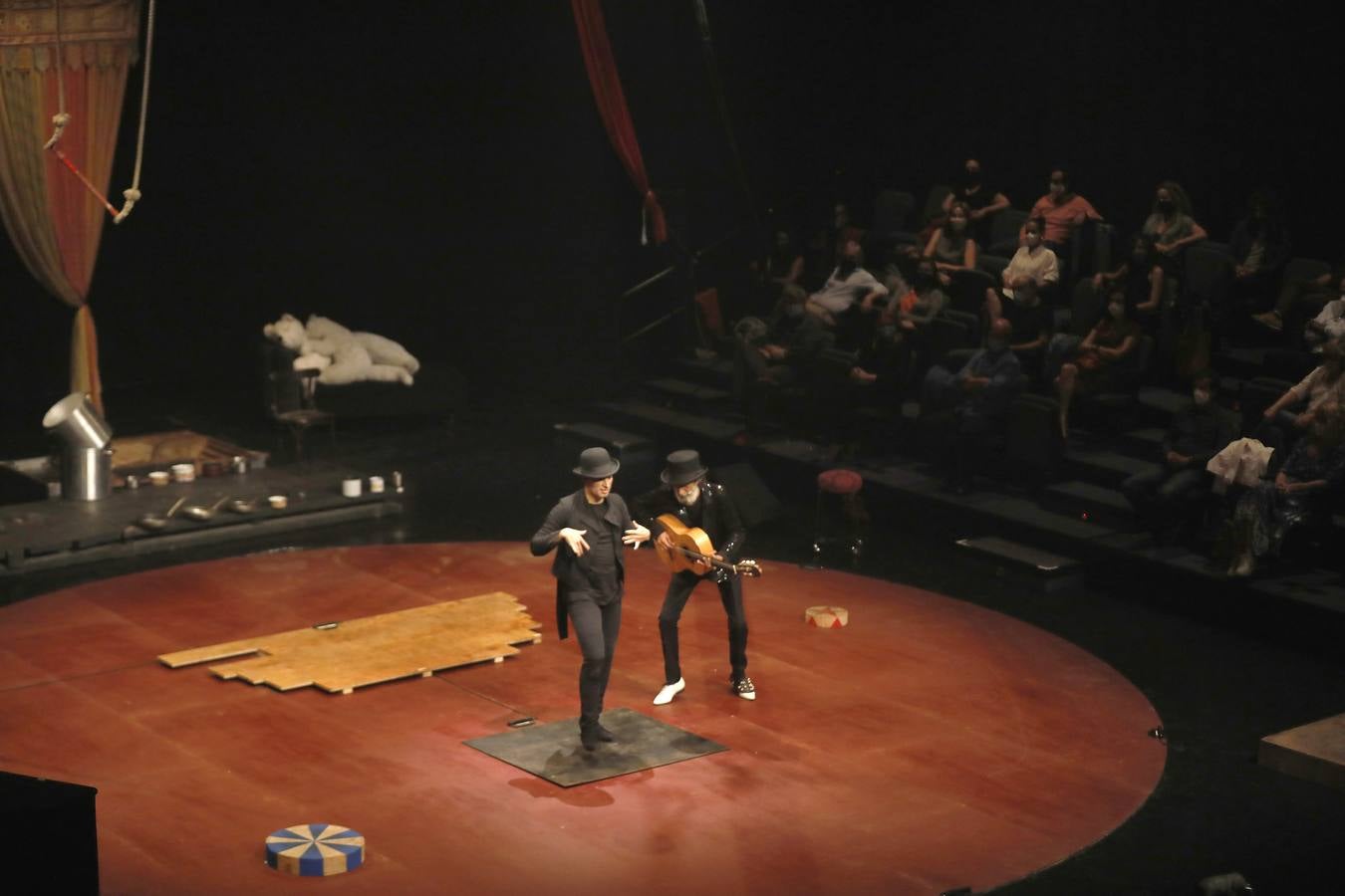 Israel Galván &amp;amp; Le Cirque Romanés presentan «Gatomaquia» en la Bienal