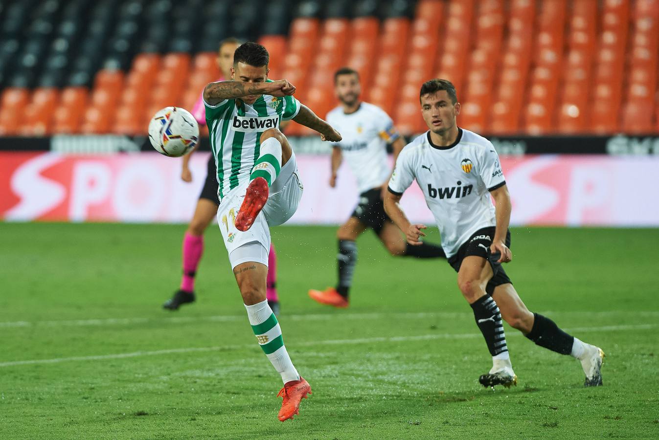 Las mejores imágenes del encuentro entre el Valencia y el Betis