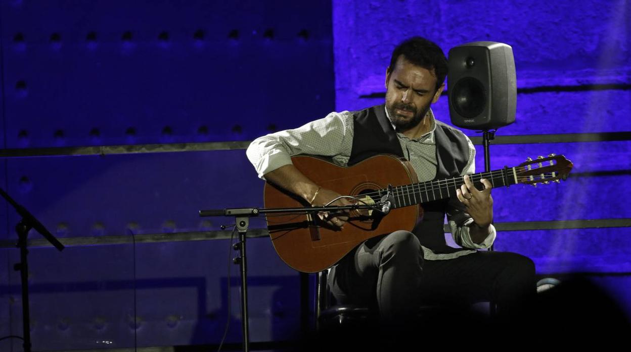 La guitarra de Dani de Morón resuena en la Bienal de Sevilla