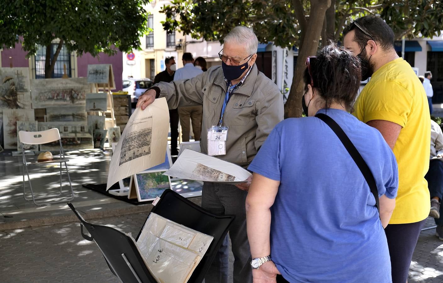 En imágenes, el arte vuelve a llenar la plaza del Museo