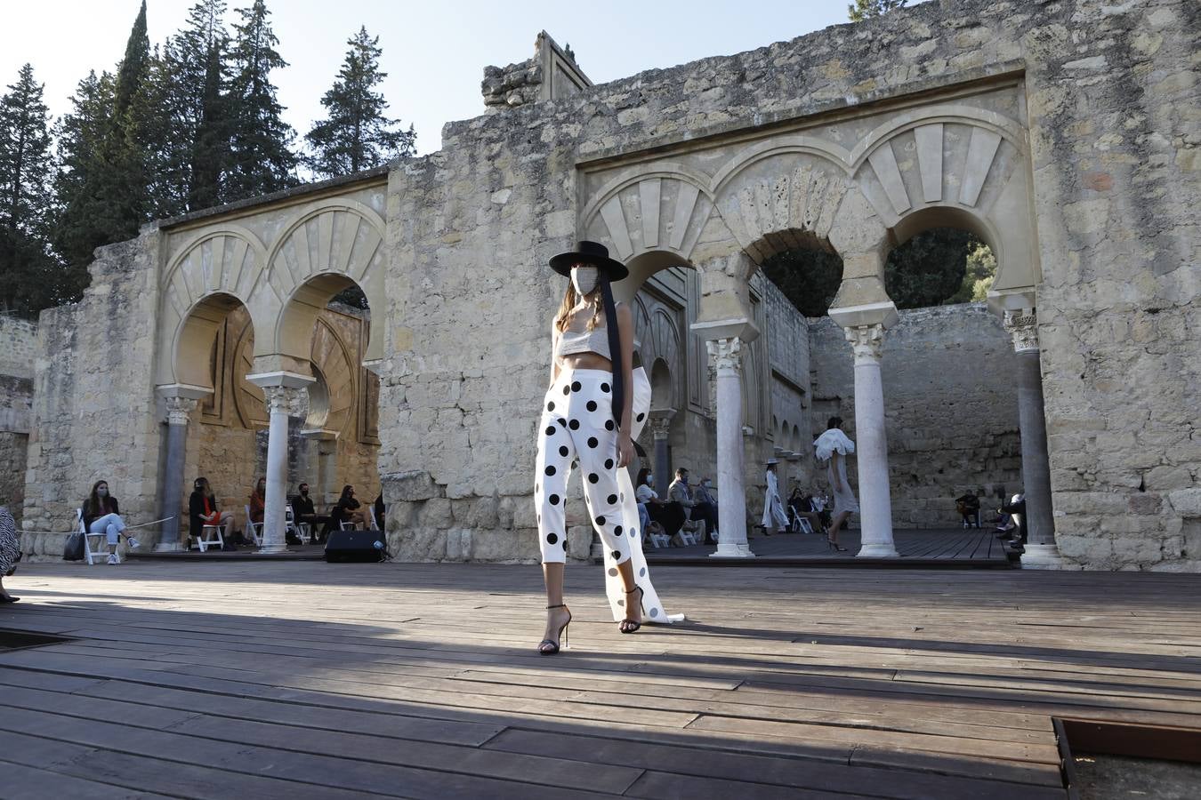 En imágenes, el inicio en Medina Azahara de la Semana de la Moda de Andalucía