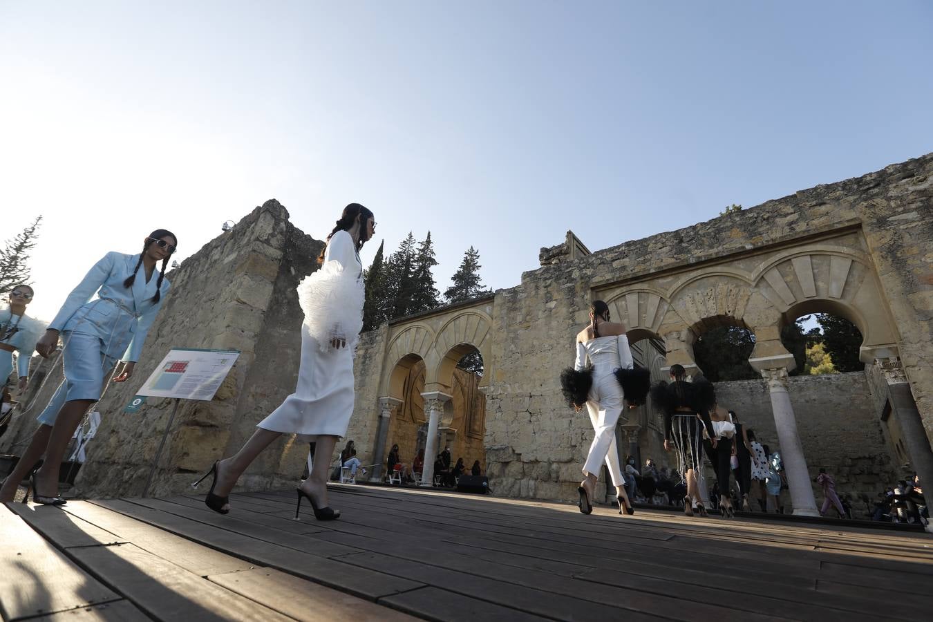 En imágenes, el inicio en Medina Azahara de la Semana de la Moda de Andalucía