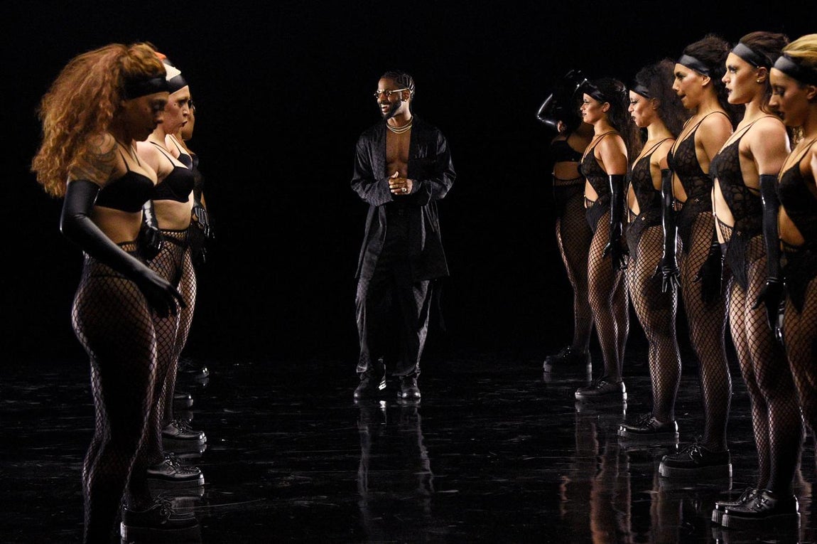 El desfile de Rihanna que ha ofendido a la comunidad islámica, en imágenes