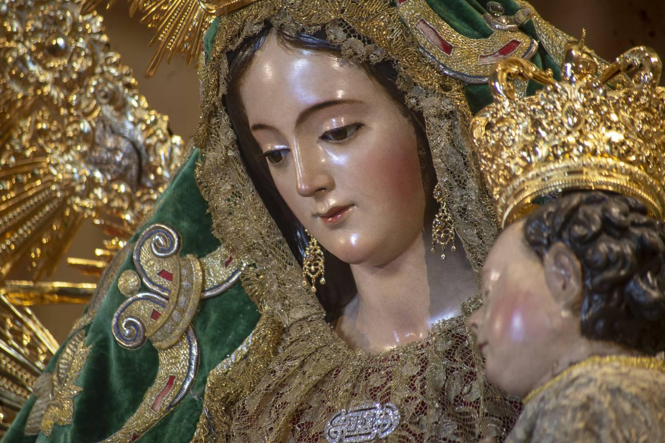 «Besamanos» de la Virgen del Rosario de la Macarena