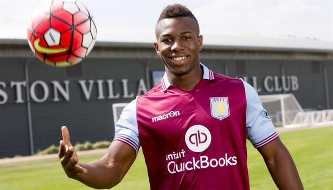 Fichaje por el Aston Villa. Tras un año complicado sin muchas oportunidades en el primer equipo del Barcelona, el 14 de agosto de 2015 se confirmó su fichaje por el Aston Villa por 10 millones. Debutó el 22 de agosto contra el Crystal Palace por la Premier League y tres días más tarde anotó su primer gol ante el Notts County F. C. por la Copa de la Liga. ​