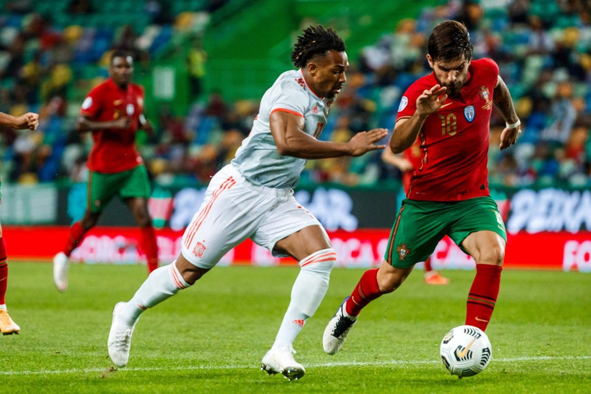 Soñado debut. Ayer, contra Portugal, por fin pudo debutar el futbolista del Wolverhampton. Entró en el minuto 62 y en apenas media hora mostró de lo que es capaz gracias a su desborde, potencia y velocidad. Luis Enrique se rindió a sus cualidades: «Ha sido Adama en estado puro; con solo un jugador no van a poder pararle».