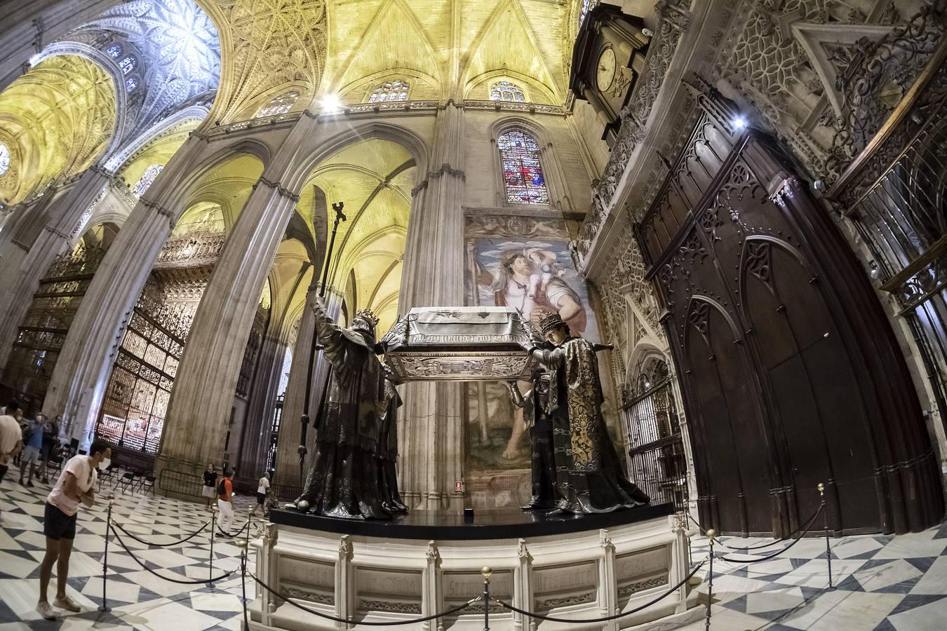 Tumba de Cristóbal Colón en la Catedral de Sevilla