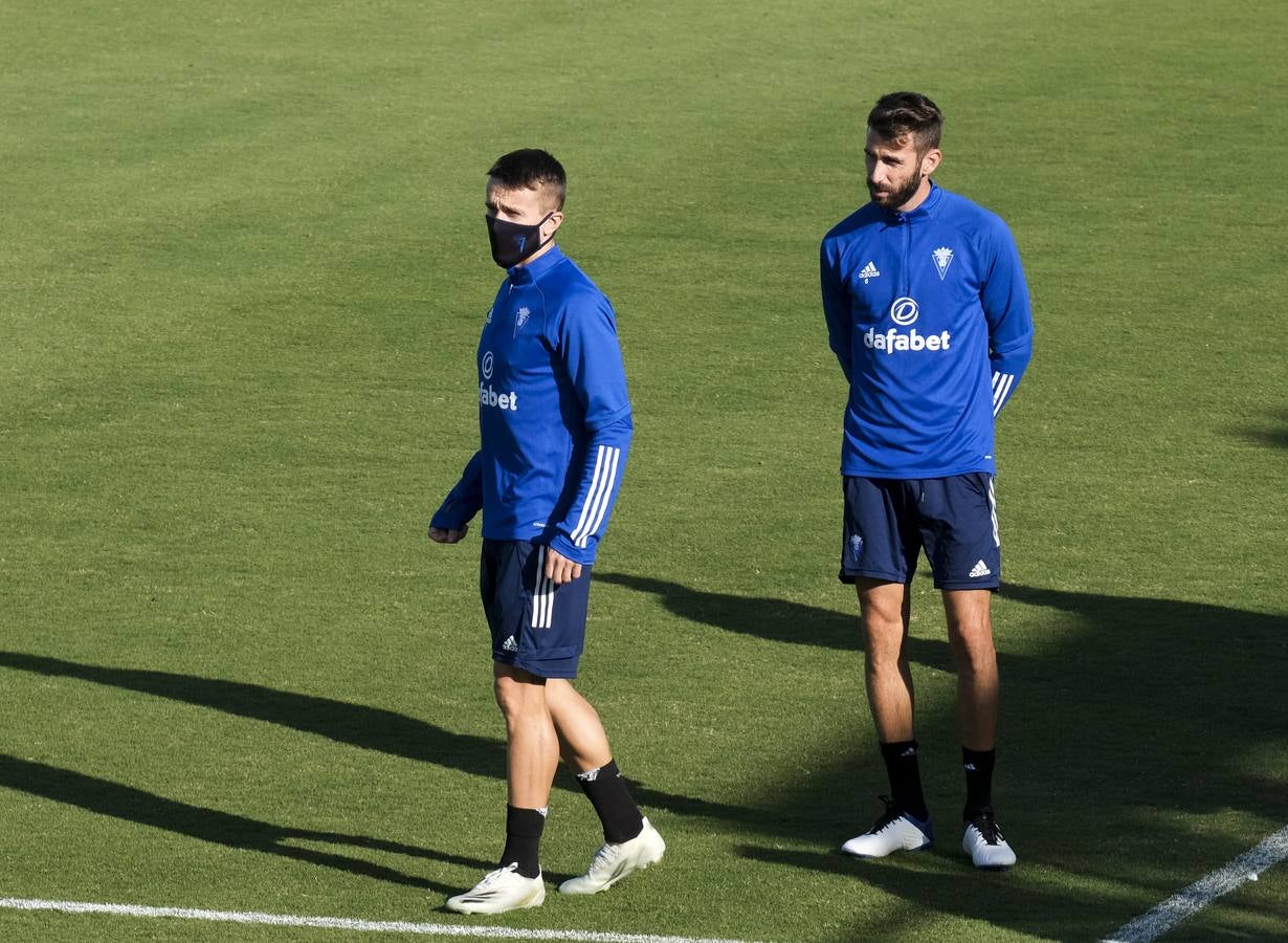 Fotos: Las nuevas caras del Cádiz CF de Primera en entrenamiento