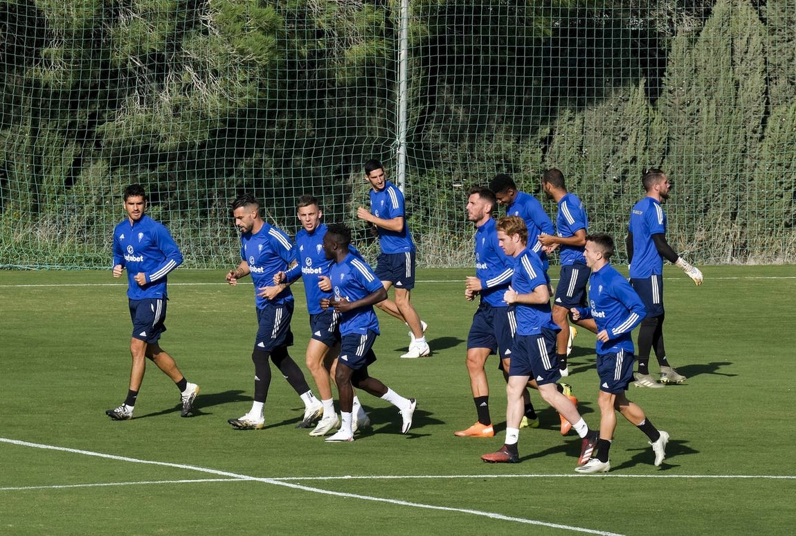 Fotos: Las nuevas caras del Cádiz CF de Primera en entrenamiento