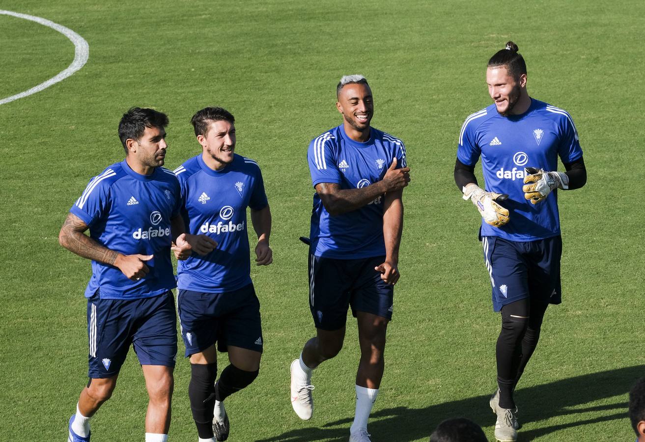 Fotos: Las nuevas caras del Cádiz CF de Primera en entrenamiento