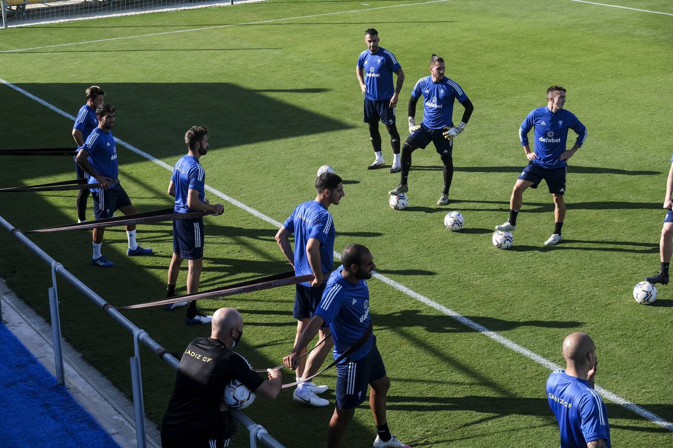 Fotos: Las nuevas caras del Cádiz CF de Primera en entrenamiento